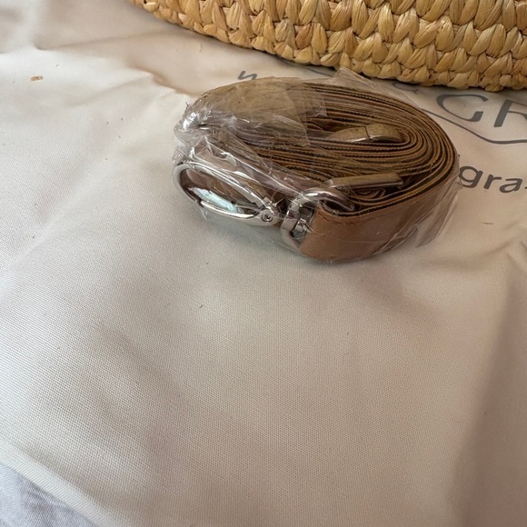 Natural fiber woven Satchel Crossbody Half Moon Circle Handle vacation beach bag - Picture 4 of 9